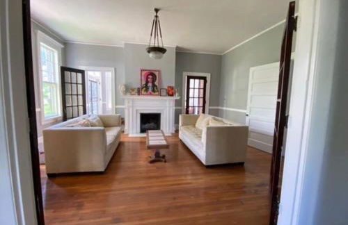 The Governor's Mansion - A Step Back in Time. - Foto 52