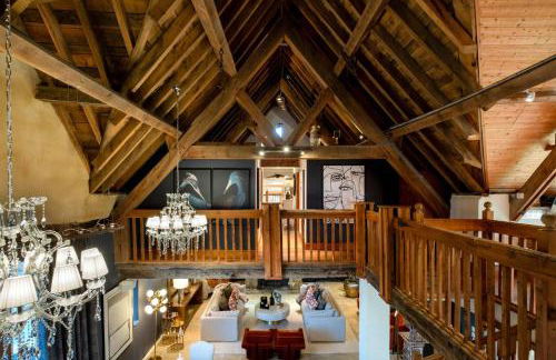 Willowberry Barn - Exclusive Home with Hot Tub - Photo 20