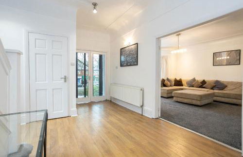 Pillo Rooms - Spacious 4 Bedroom Detached House close to Heaton Park - Foto 21