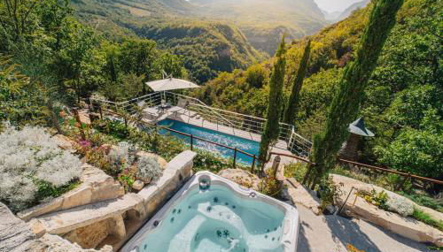 Medieval Tower In Sibillini Mountains Park - Foto 4