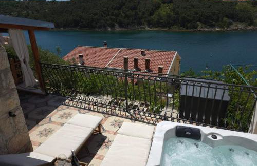 Apartments Mali Dvor Novigrad - Photo 4