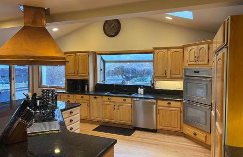 East Wenatchee Oasis 4BR, Pool, Hot Tub, Loop Trail - Foto 33