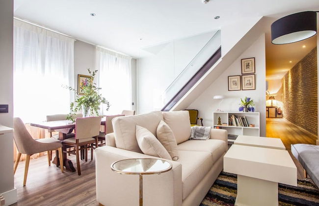 Sevilla Alquila Amplios Apartamentos Duplex en San Bernardo - Foto 1