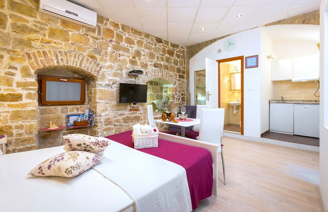 Gaius Aurelius Valerius - Photo 26