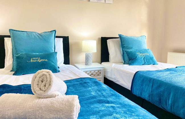 5-bed Townhouse Salford Deep Cleaned - Foto 9