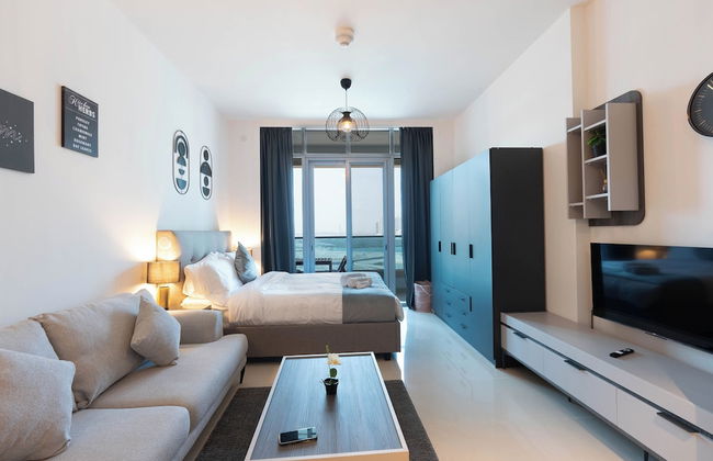 Bloomfields Premium STU Canal View - Photo 3