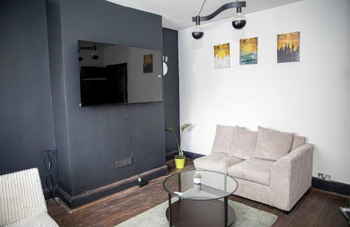 2BR Home in Manchester near Etihad Stadium with Parking - Foto 1