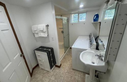 Charming lower-level suite close to ISU & downtown - Foto 21