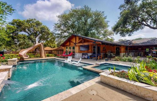 Pool, Hot Tub and Pool Table! Grand Home in Tomball - Foto 1