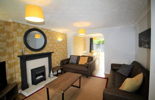 3 Bed Detached - 3 Bathrooms - Parking - Quiet - Foto 12