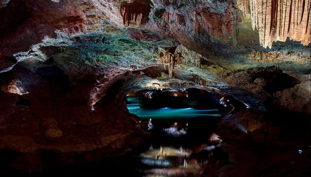 Conheceremos a geologia das cavernas de San José