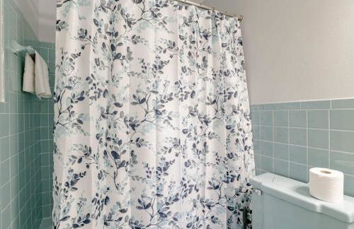 Private Pool & Yard Mins to Dining & University - Foto 30