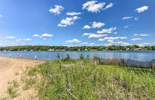 Walk to Lake Middlefield Home with Fire Pit - Foto 34