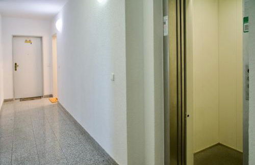 EDLER WOHNRAUM Luxuriöses Apartment mit Balkon, Boxspringbett, Kaffeevollautomat, Lift & Parkplatz - Foto 32