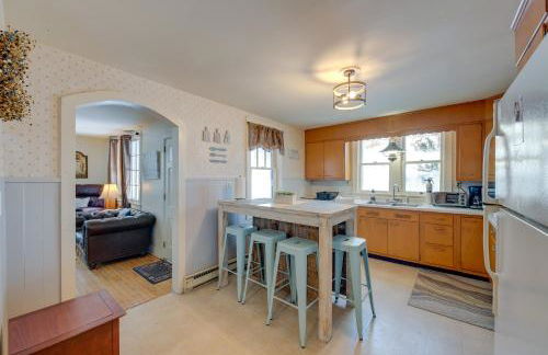 Explore the Poconos! Cozy Creekside Cabin with Patio - Foto 9