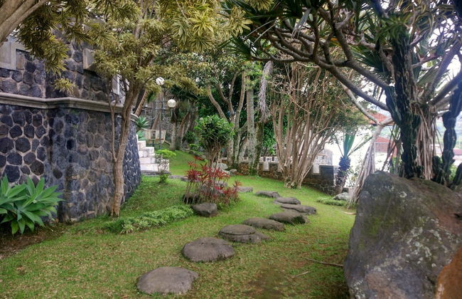 Villa Beverly Hills Puncak for 50 pax - Photo 24