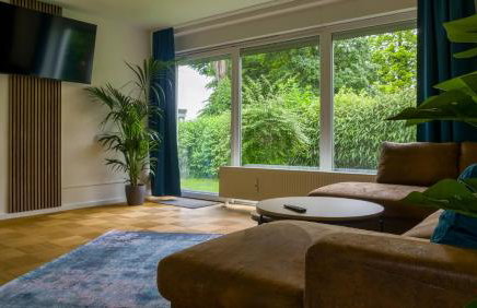 Groß, Modern, Zentrumsnah mit Parkplatz und Garten - Photo 26