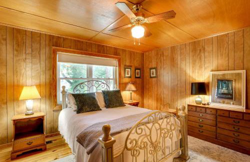 Spacious Riverfront Cottage with Dock in Green Pond! - Foto 11