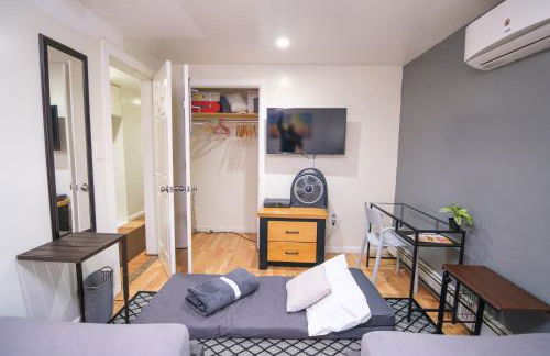 Elegant 2 Bedroom Suite w Modern Amenities - Foto 14