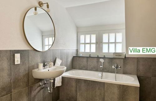 Ferienhaus Villa EMG Velbert nah Düsseldorf Essen Dortmund, Familien Gruppen bis 27 Personen, 3 Küchen, Kaminofen, Terrasse - Photo 52