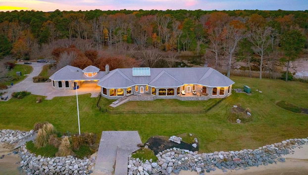 Bay Estate Luxe Waterfront Home w/ Private Pier, Main+guest House, Bay Views - Foto 2, Interior