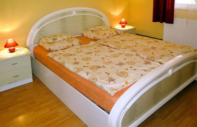 4 bedroom House in Balatonszárszó with private pool and garden - Photo 11