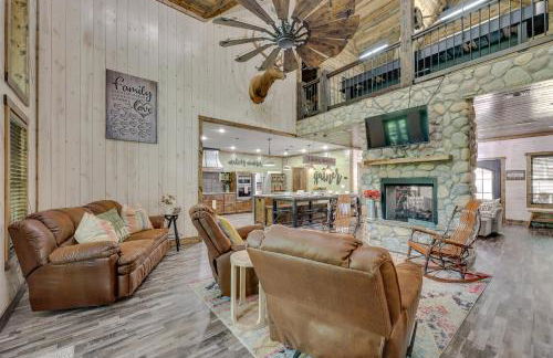 Hot Tub and Forest Views Broken Bow Group Haven! - Foto 2