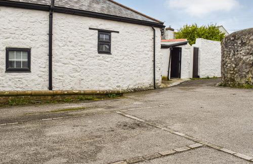 The Old Barn - Photo 1