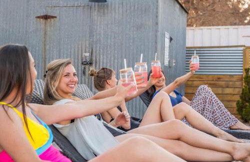 Timber & Tin G 2Bed 2Bath w Pool & Rooftop Deck - Foto 44