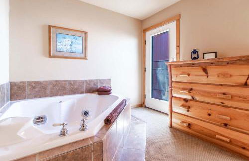 Incredible Views w Garage on Lake and bike trail - Foto 30