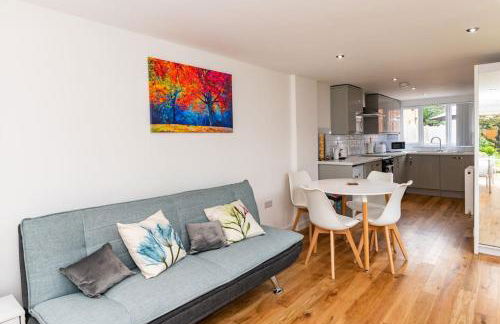 Patio lodge with forest access close to beaches - Foto 18