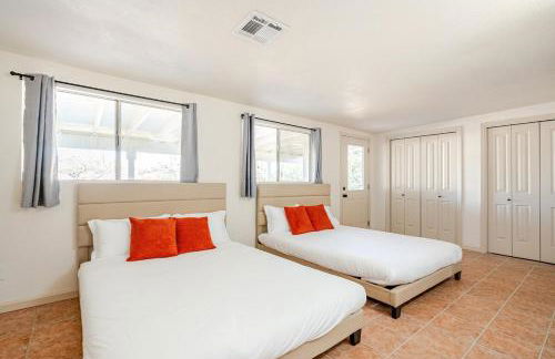 l NEW l 5BR 3BTH Large and Modern Home l Central LOC l 1 ACRE lot - Foto 6