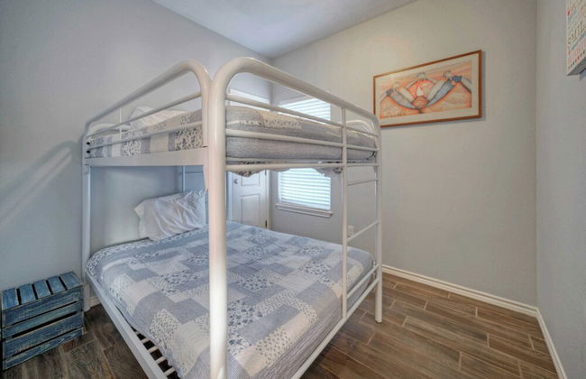 Group Getaway w/ Pool, Boat Dock 2 Homes Laguna Village Retreat by Avantstay - Foto 62