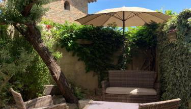 Le Logis des Remparts à l'intérieur de la Cité médiévale, Jardin privé, Parking inclus - Foto 3, Garden