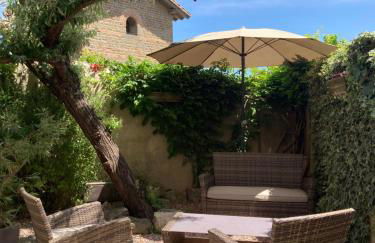 Le Logis des Remparts à l'intérieur de la Cité médiévale, Jardin privé, Parking inclus - Foto 3