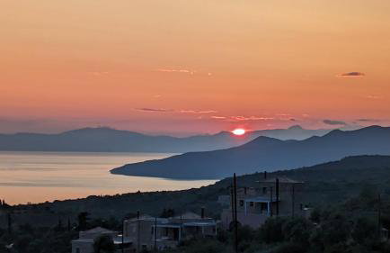 Rapunzel's Tower Mani - Foto 1