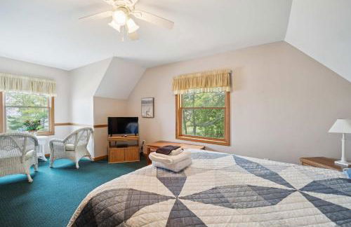 Spacious 4BR Lakefront Cottage - Perfect for Groups - Foto 22