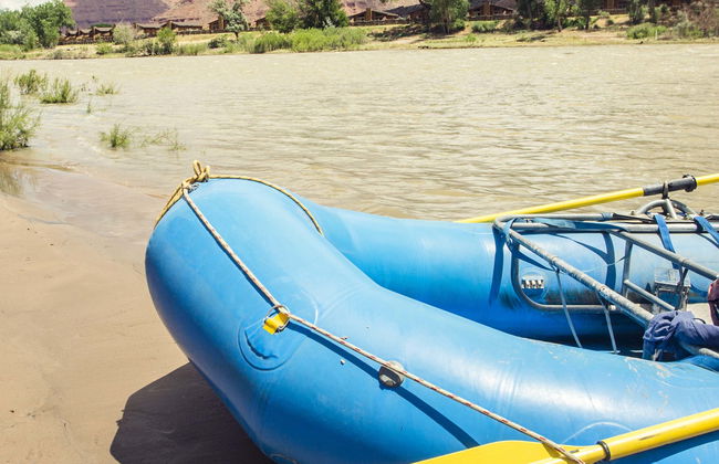 Rafting in the Colorado River - Photo 1