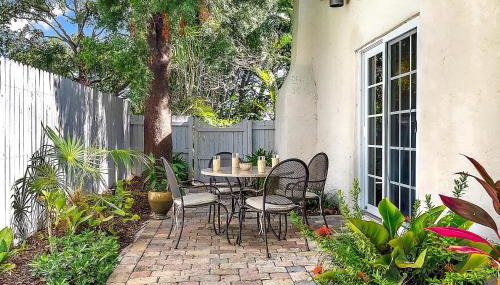 The White Flamingo - Tropical Pool Escape with Guest Cabana - Foto 2