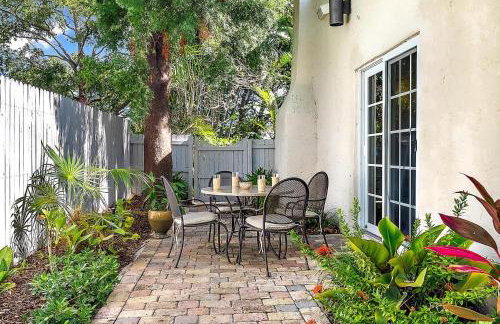 The White Flamingo - Tropical Pool Escape with Guest Cabana - Foto 2