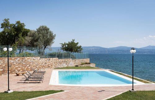 Eretria Luxurious Seafront Villa - Photo 37