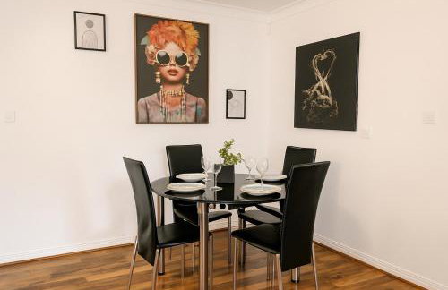 Elegant Getaway 2BR Perfect for Families Sleeps 6 - Foto 15