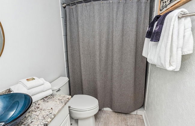 Dolphin Point 404a 2 Bedroom Condo by RedAwning - Foto 21