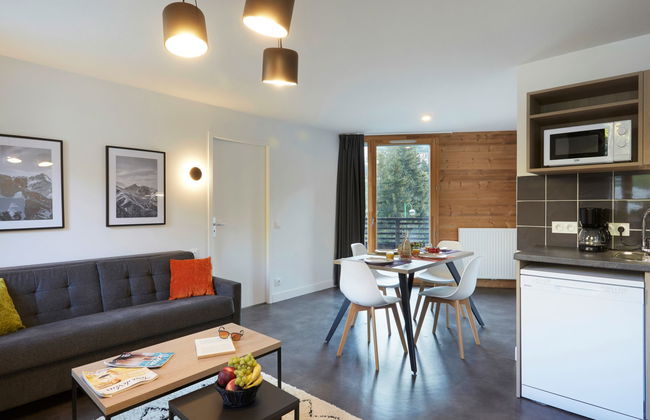 3 bedroom Apartment in Les Deux Alpes with swimming pool and garden - Photo 4