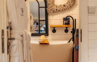 1 Secluded romantic cabin for two with outdoor bath! - Photo 7