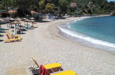 Kamari Beach guest house - Photo 1