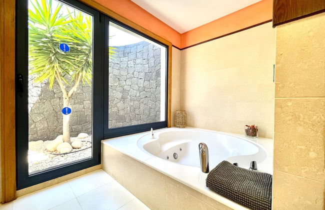 Beautiful 5-bed Villa in Playa Blanca - Photo 14