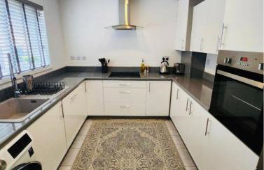 3 Bedroom Guest House in Dudley - Foto 11
