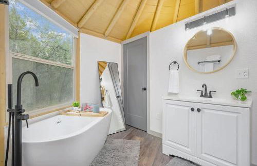 Ophelia Luxury Yurt-Cabin - Canyon Lake - Hot Tub - Foto 9