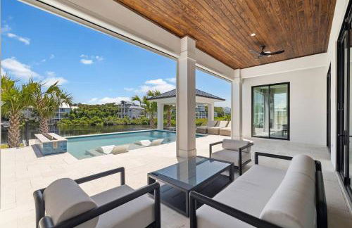 La Villa Nadia - Lakefront Luxury Vacation Rental in Destiny with Private Pool - Foto 9